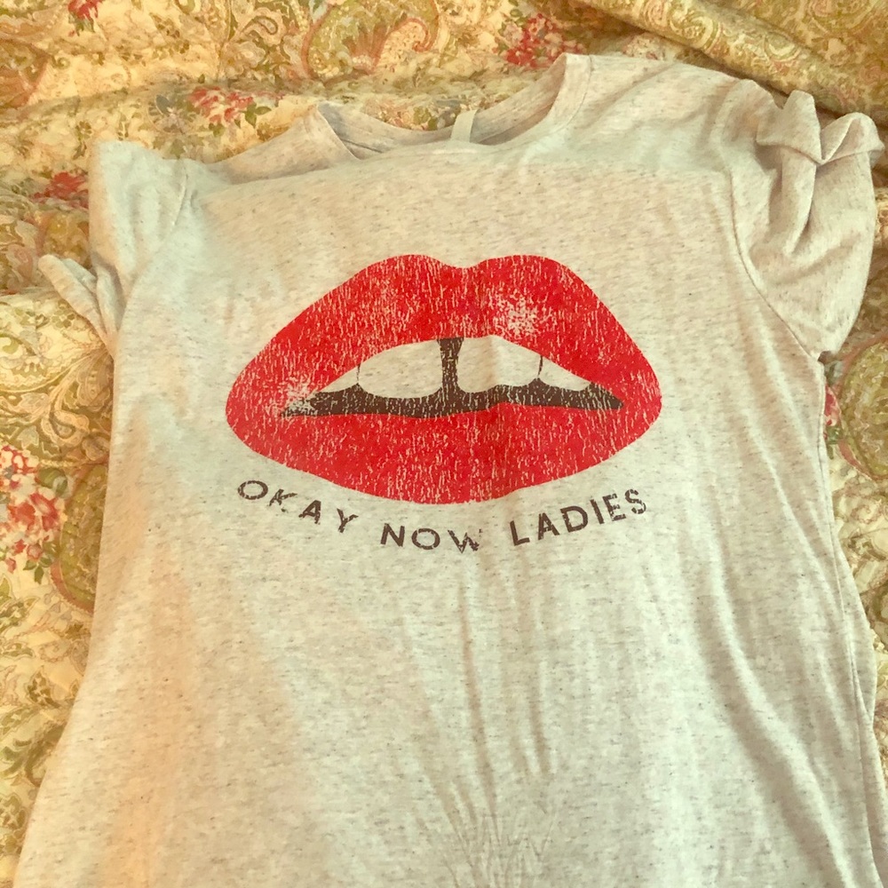 Heather gray tee